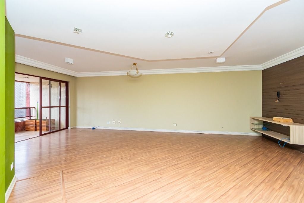 Apartamento com 3 dormitórios, sendo 1 suíte, 2 vagas à venda, 185 m² por R$ 1.421.000 - Centro - Curitiba/PR