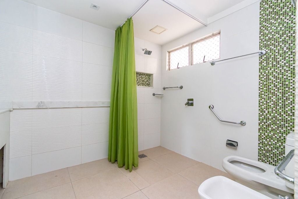 Apartamento com 3 dormitórios, sendo 1 suíte, 2 vagas à venda, 185 m² por R$ 1.421.000 - Centro - Curitiba/PR