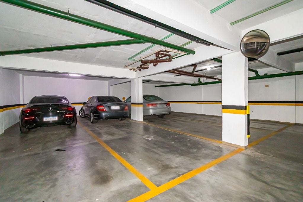 Apartamento com 3 dormitórios, sendo 1 suíte, 2 vagas à venda, 185 m² por R$ 1.421.000 - Centro - Curitiba/PR