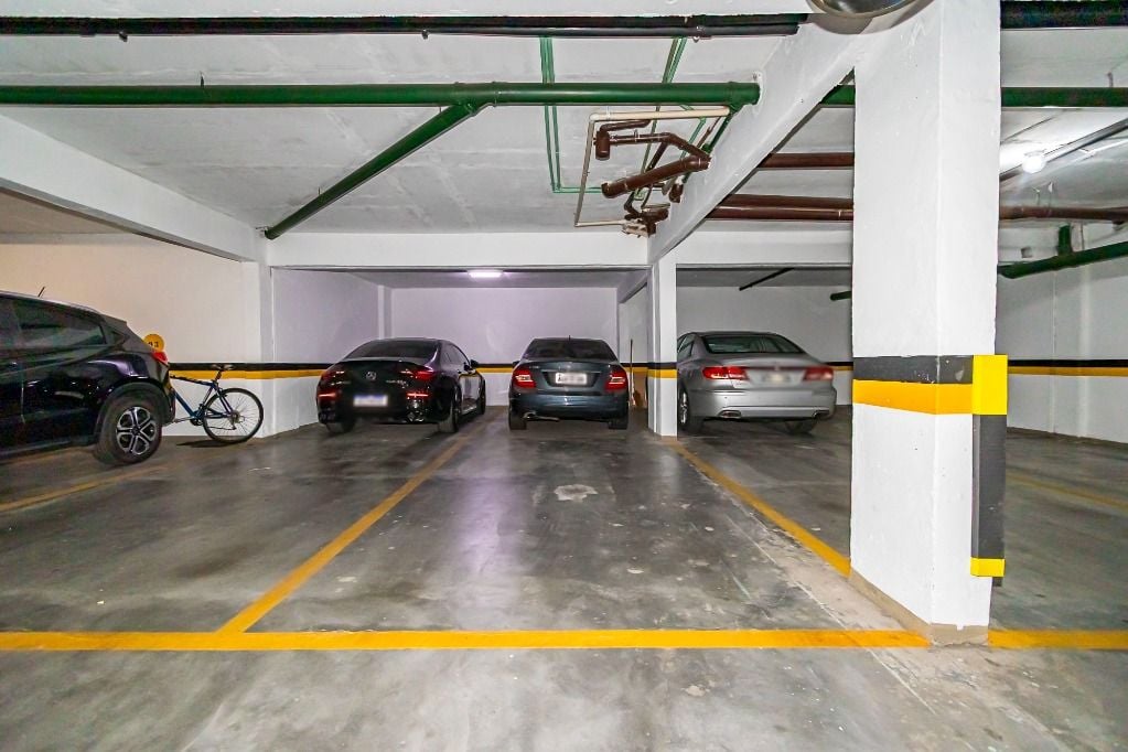 Apartamento com 3 dormitórios, sendo 1 suíte, 2 vagas à venda, 185 m² por R$ 1.421.000 - Centro - Curitiba/PR