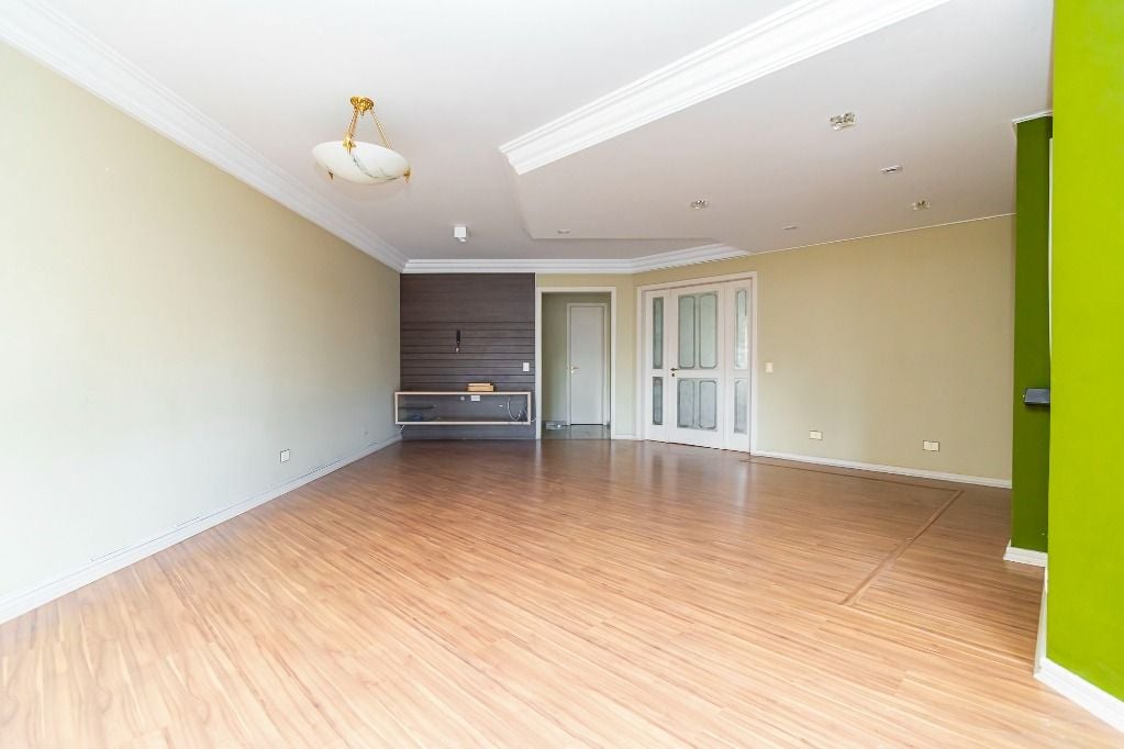 Apartamento com 3 dormitórios, sendo 1 suíte, 2 vagas à venda, 185 m² por R$ 1.421.000 - Centro - Curitiba/PR