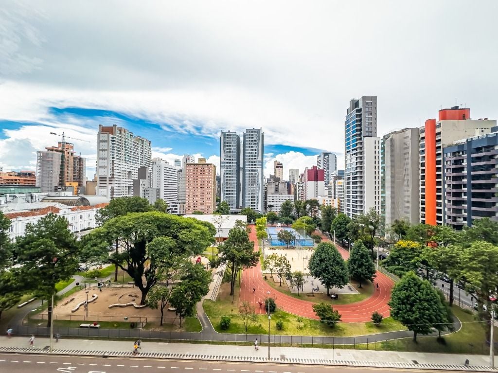 Apartamento com 3 dormitórios, sendo 1 suíte, 2 vagas à venda, 185 m² por R$ 1.421.000 - Centro - Curitiba/PR