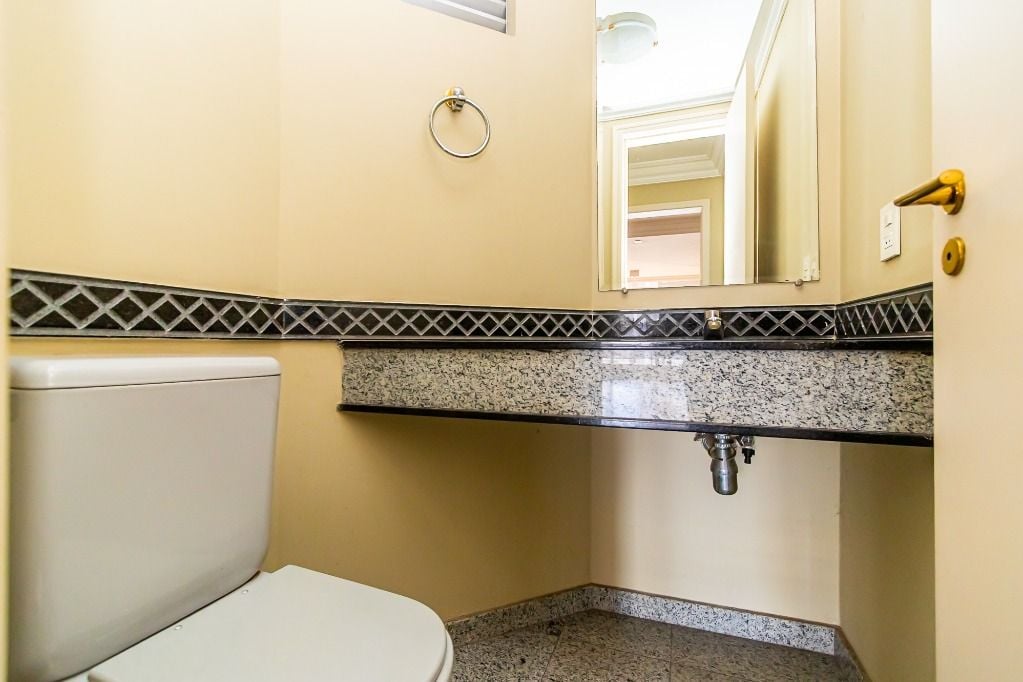 Apartamento com 3 dormitórios, sendo 1 suíte, 2 vagas à venda, 185 m² por R$ 1.421.000 - Centro - Curitiba/PR