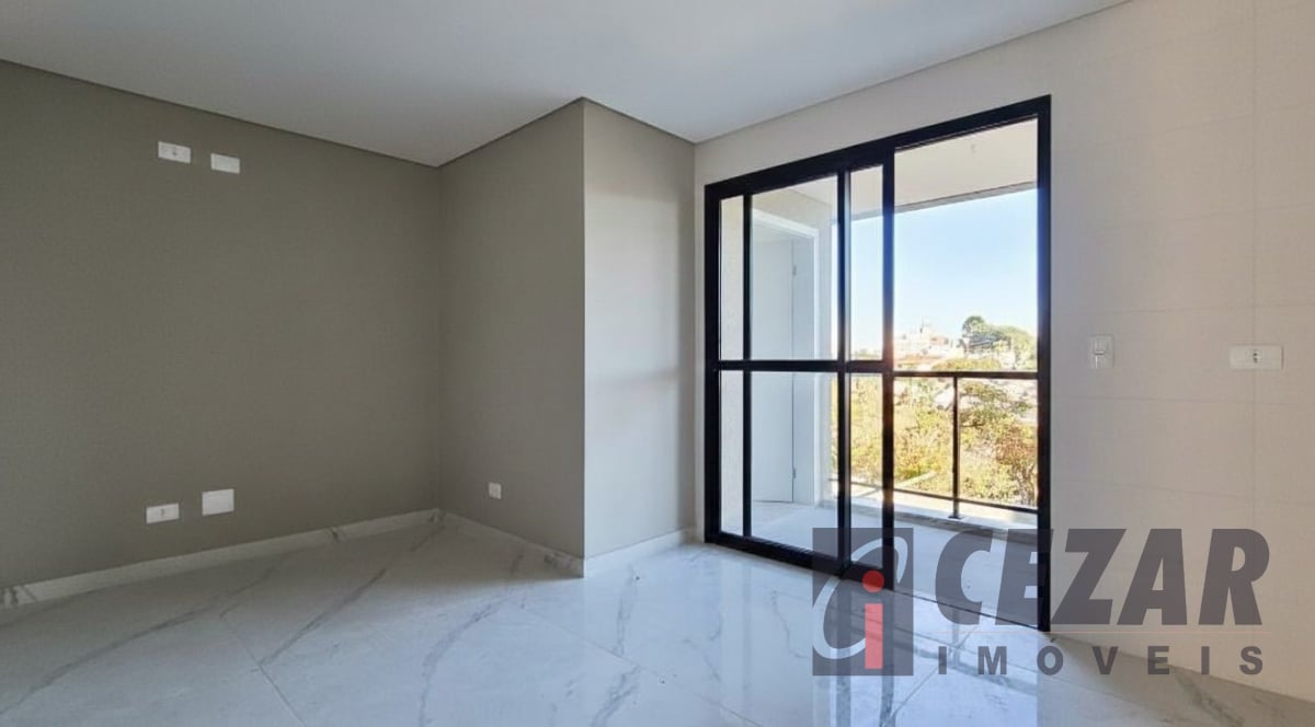 Sobrado no Bom Retiro com 3 Suítes, Terraço Privativo, Sacada Gourmet e 3 Vagas – Próximo ao Bosque Alemão e Shopping Mueller
