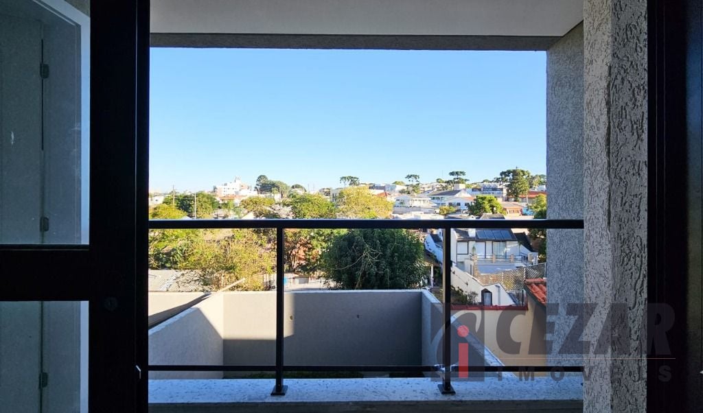 Sobrado no Bom Retiro com 3 Suítes, Terraço Privativo, Sacada Gourmet e 3 Vagas – Próximo ao Bosque Alemão e Shopping Mueller