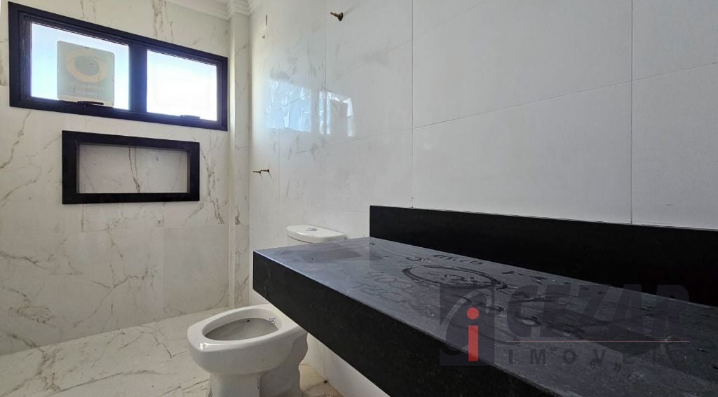 Sobrado no Bom Retiro com 3 Suítes, Terraço Privativo, Sacada Gourmet e 3 Vagas – Próximo ao Bosque Alemão e Shopping Mueller