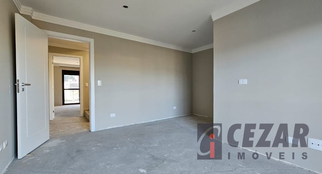 Sobrado no Bom Retiro com 3 Suítes, Terraço Privativo, Sacada Gourmet e 3 Vagas – Próximo ao Bosque Alemão e Shopping Mueller