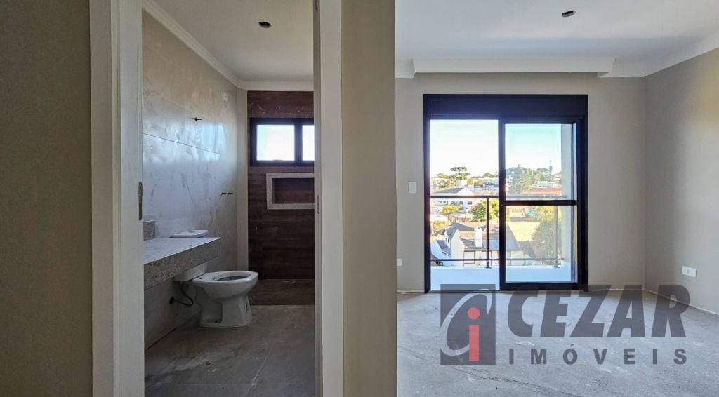 Sobrado no Bom Retiro com 3 Suítes, Terraço Privativo, Sacada Gourmet e 3 Vagas – Próximo ao Bosque Alemão e Shopping Mueller