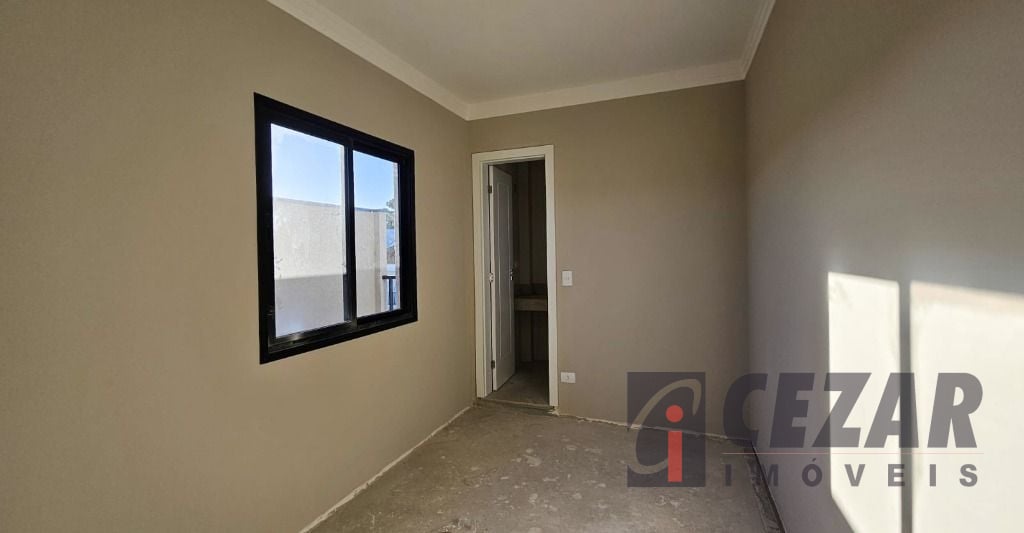 Sobrado no Bom Retiro com 3 Suítes, Terraço Privativo, Sacada Gourmet e 3 Vagas – Próximo ao Bosque Alemão e Shopping Mueller