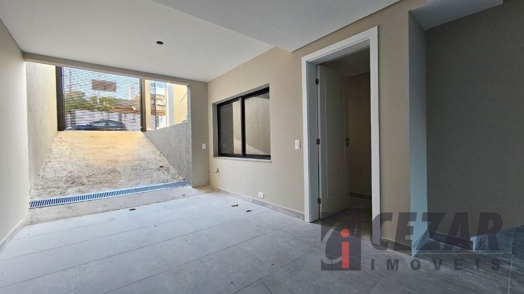 Sobrado no Bom Retiro com 3 Suítes, Terraço Privativo, Sacada Gourmet e 3 Vagas – Próximo ao Bosque Alemão e Shopping Mueller