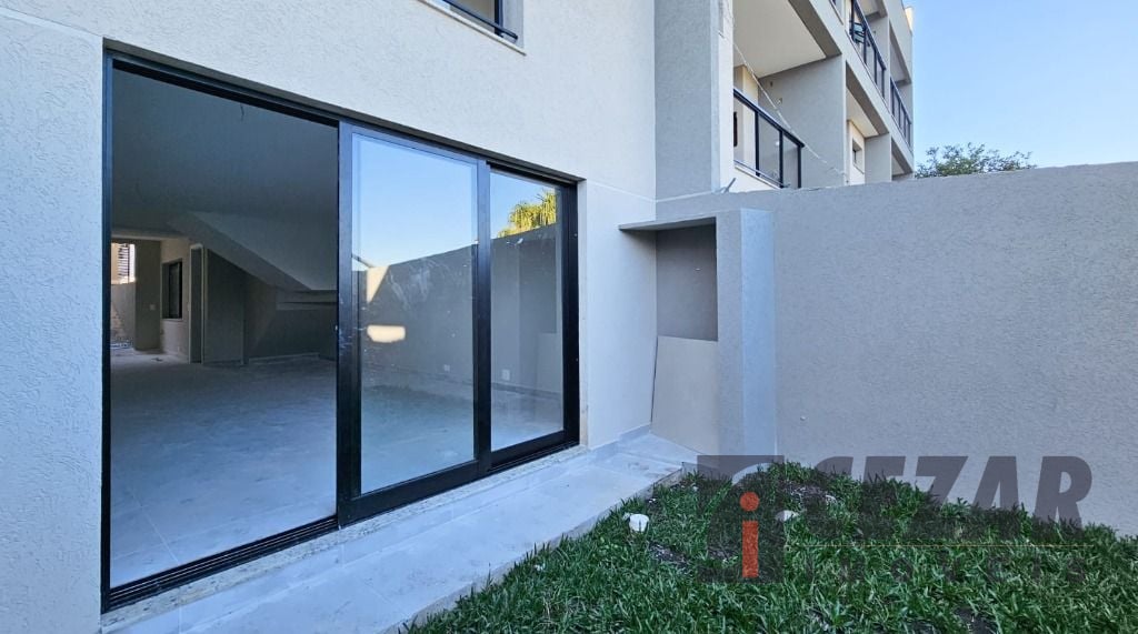 Sobrado no Bom Retiro com 3 Suítes, Terraço Privativo, Sacada Gourmet e 3 Vagas – Próximo ao Bosque Alemão e Shopping Mueller
