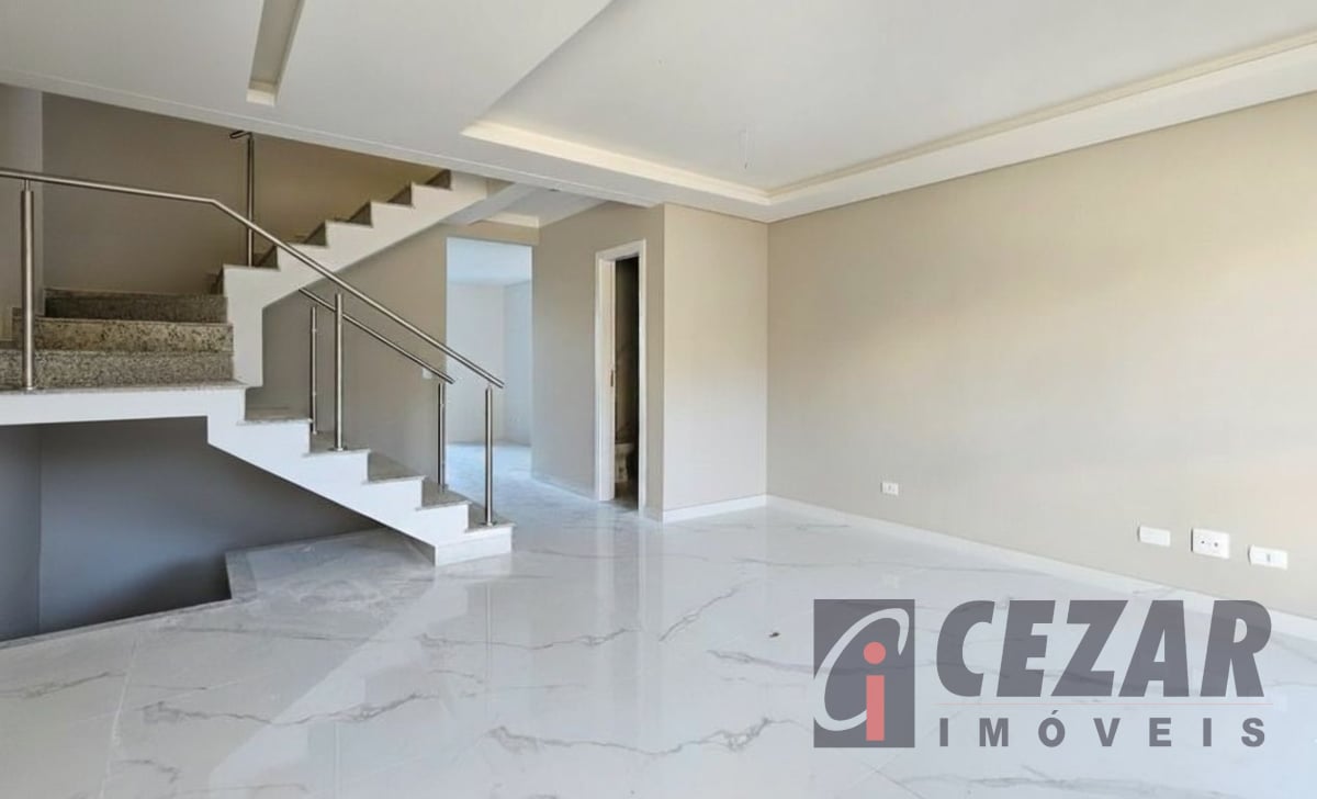 Sobrado no Bom Retiro com 3 Suítes, Terraço Privativo, Sacada Gourmet e 3 Vagas – Próximo ao Bosque Alemão e Shopping Mueller