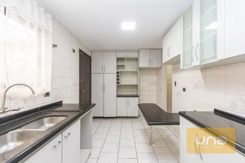 Sobrado, 181 m² - 970m do Shopping Jockey Plaza, 500m do Colégio Militar - Curitiba