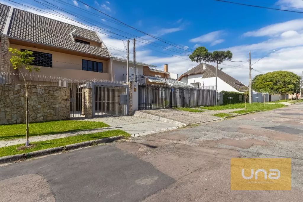 Sobrado, 181 m² - 970m do Shopping Jockey Plaza, 500m do Colégio Militar - Curitiba