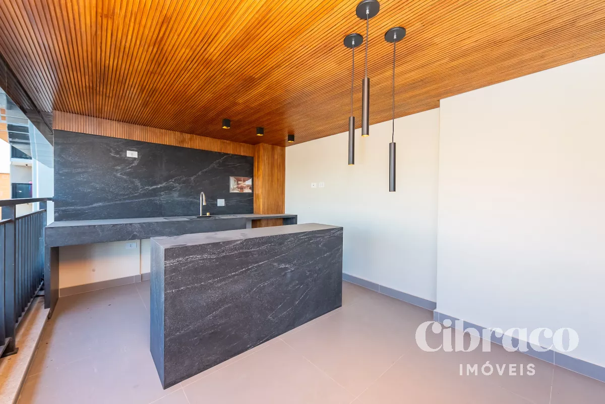Apartamento com 2 quartos no bairro Batel, próximo a Praça do Japão