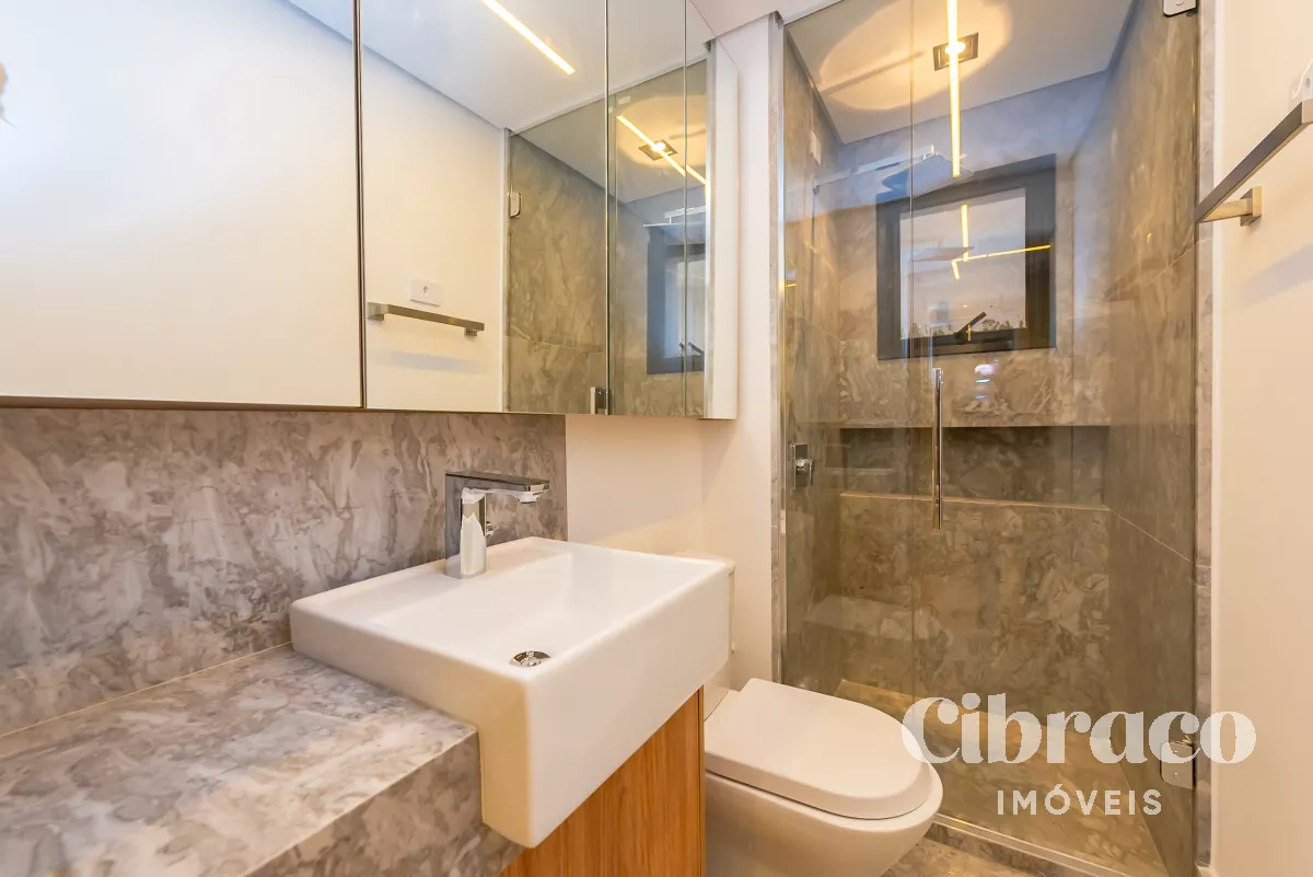 Apartamento com 2 quartos no bairro Batel, próximo a Praça do Japão