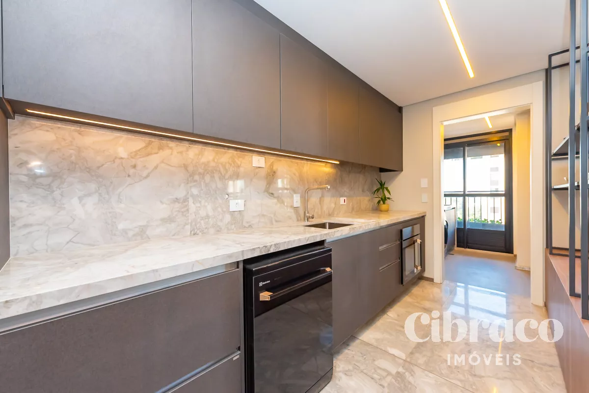 Apartamento com 2 quartos no bairro Batel, próximo a Praça do Japão