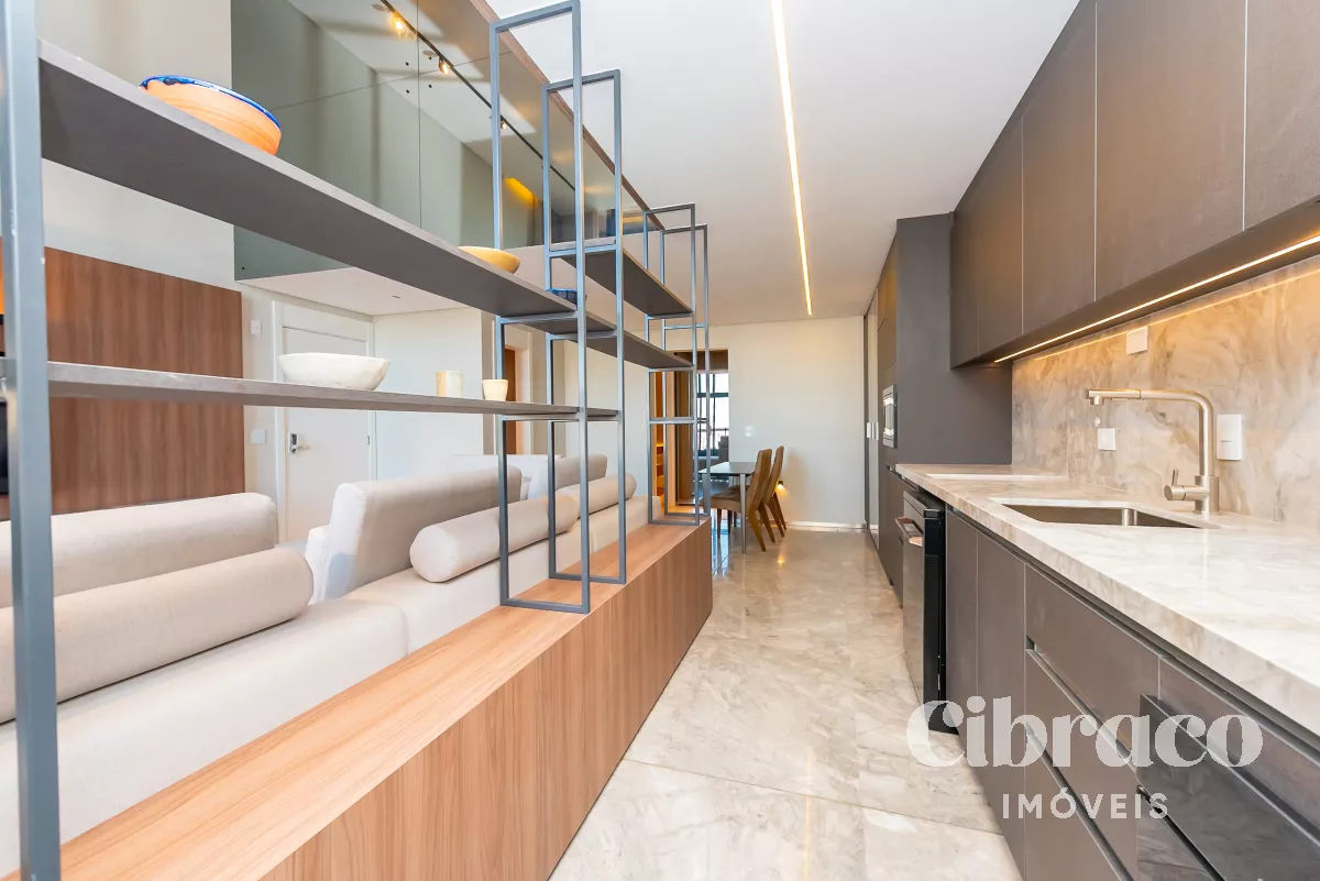 Apartamento com 2 quartos no bairro Batel, próximo a Praça do Japão