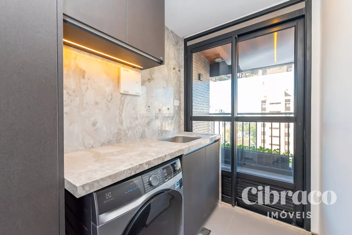 Apartamento com 2 quartos no bairro Batel, próximo a Praça do Japão