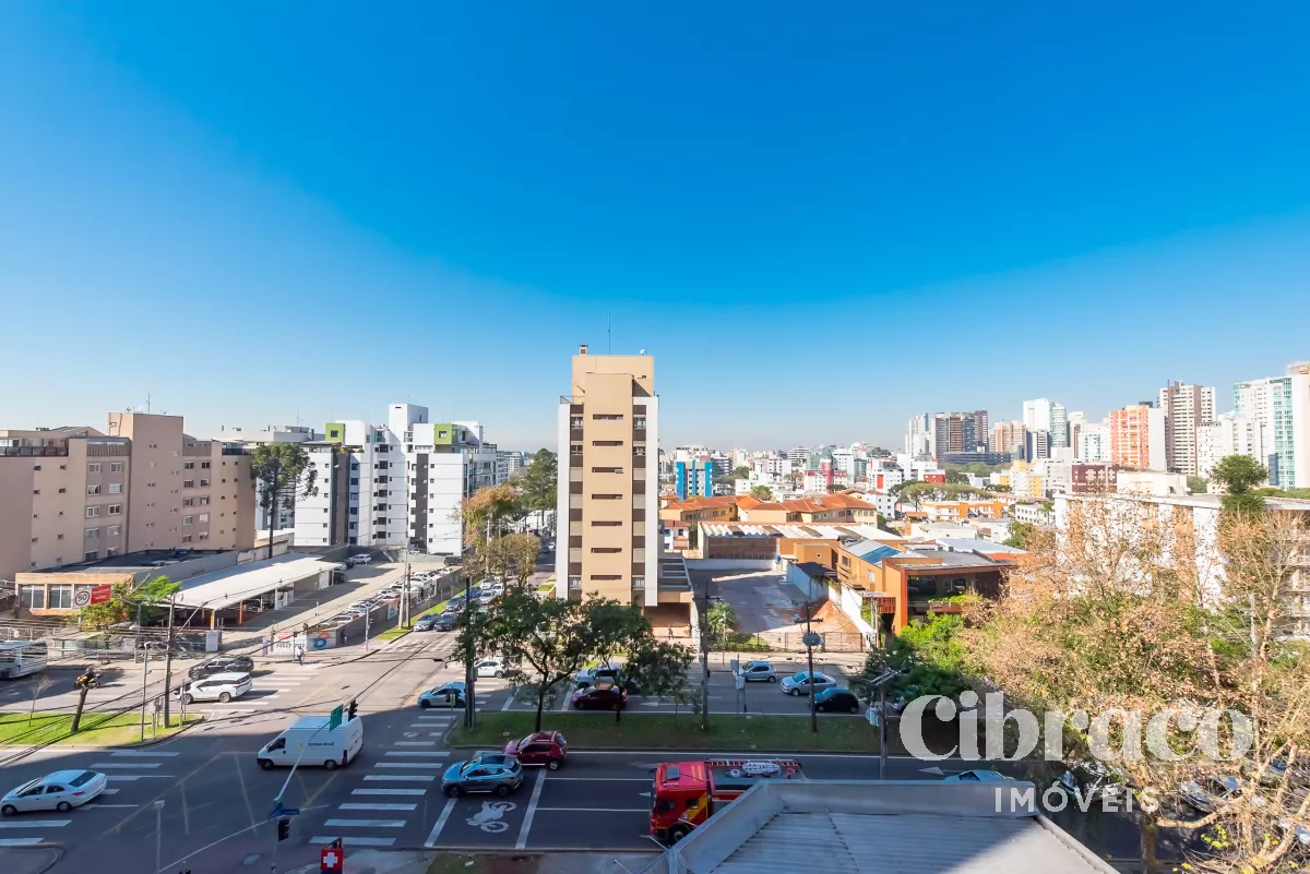 Apartamento com 2 quartos no bairro Batel, próximo a Praça do Japão