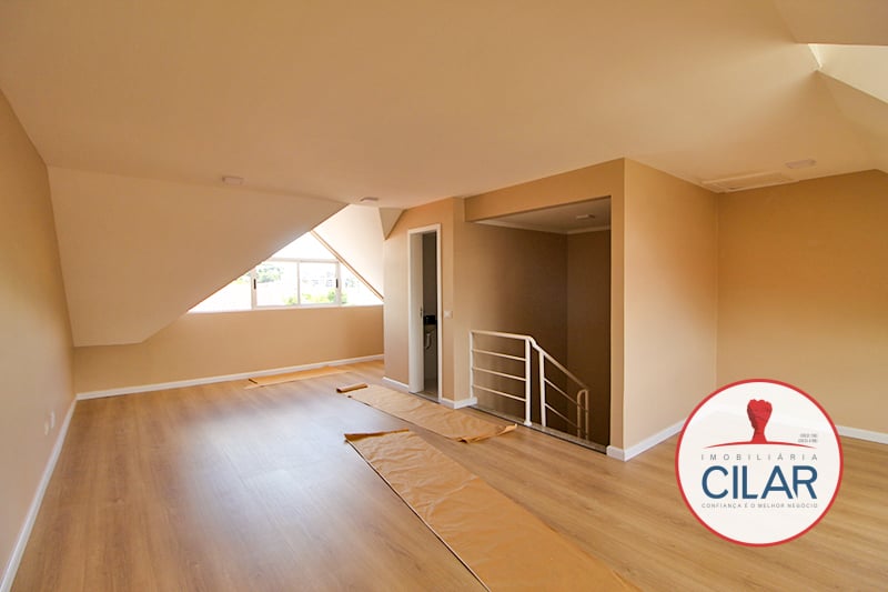 Imobiliária Cilar Vende Sobrado 3 Quartos no Guabirotuba com 216,61m², Ref. 100624.002-CILAR