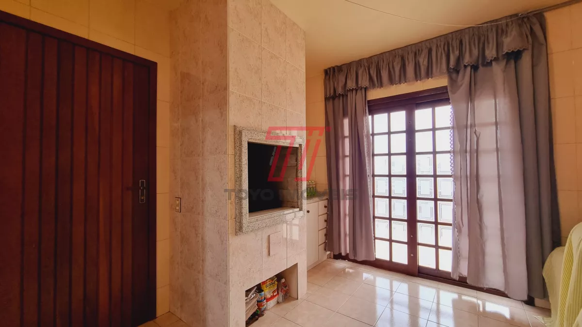 Sobrado residencial e comercial à venda, com 318,90 m² por R$ 900.000,00 - Xaxim - Curitiba/PR
