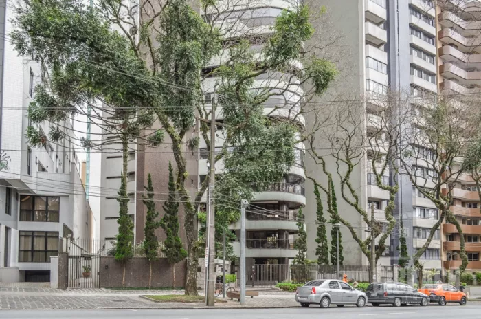 Apartamento reformado no Água Verde com 4 quartos de 478,22m² - Edifício Maison Bellevue