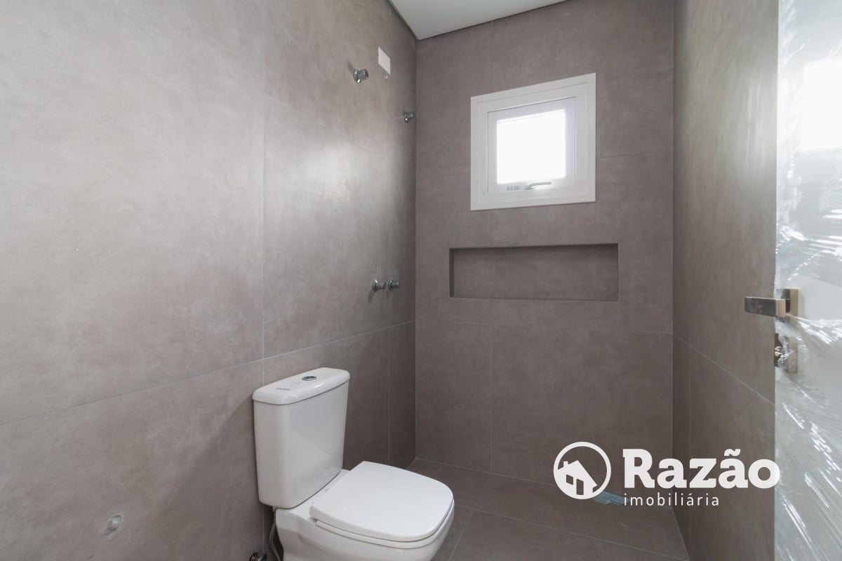 SOBRADO COM 3 SUÍTES - ÁREA TOTAL 184,90m² - SANTA FELICIDADE - REF 5997