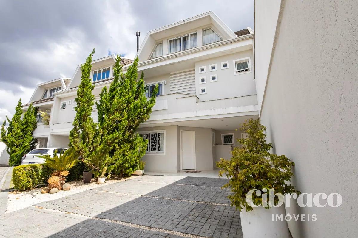 Sobrado com 190m² no Bacacheri