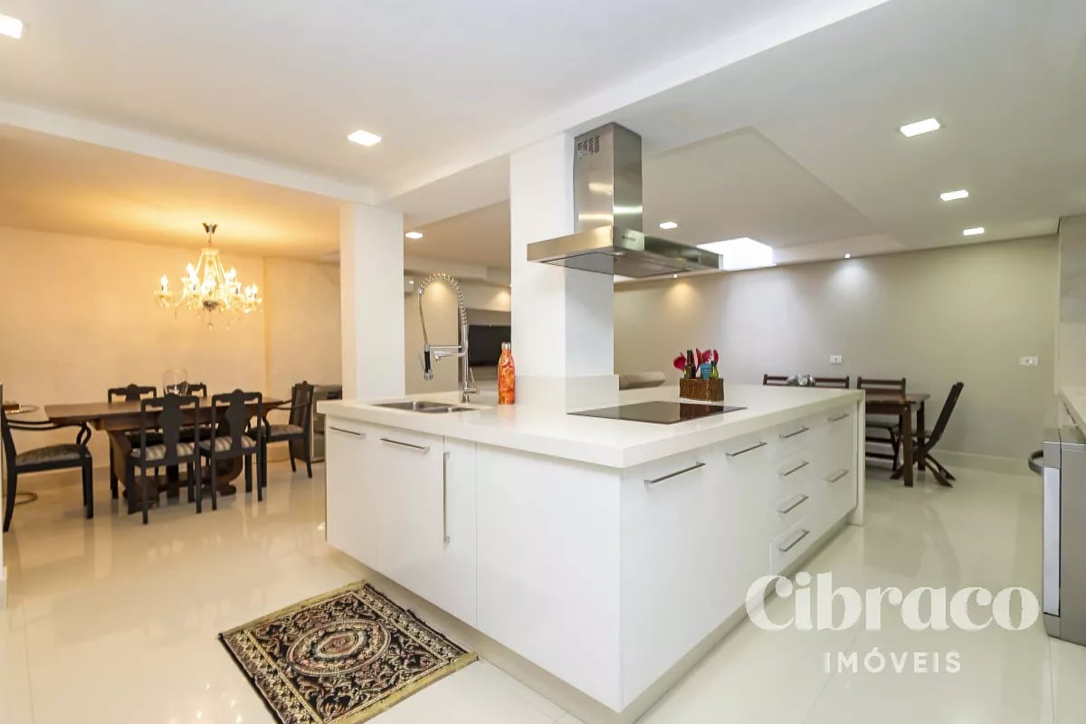 Sobrado com 190m² no Bacacheri