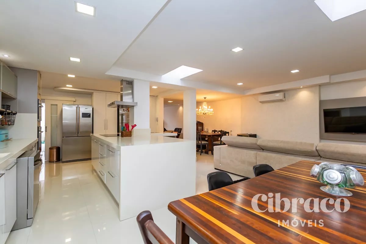 Sobrado com 190m² no Bacacheri