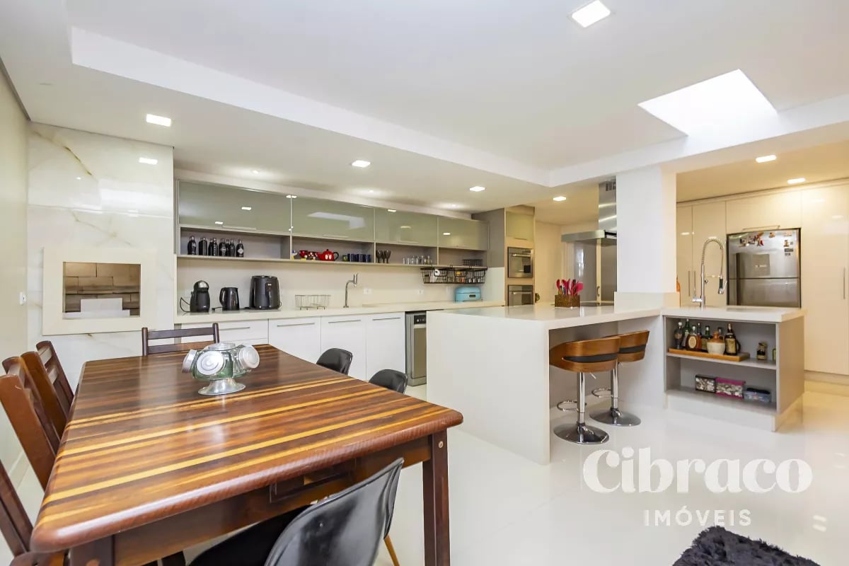 Sobrado com 190m² no Bacacheri