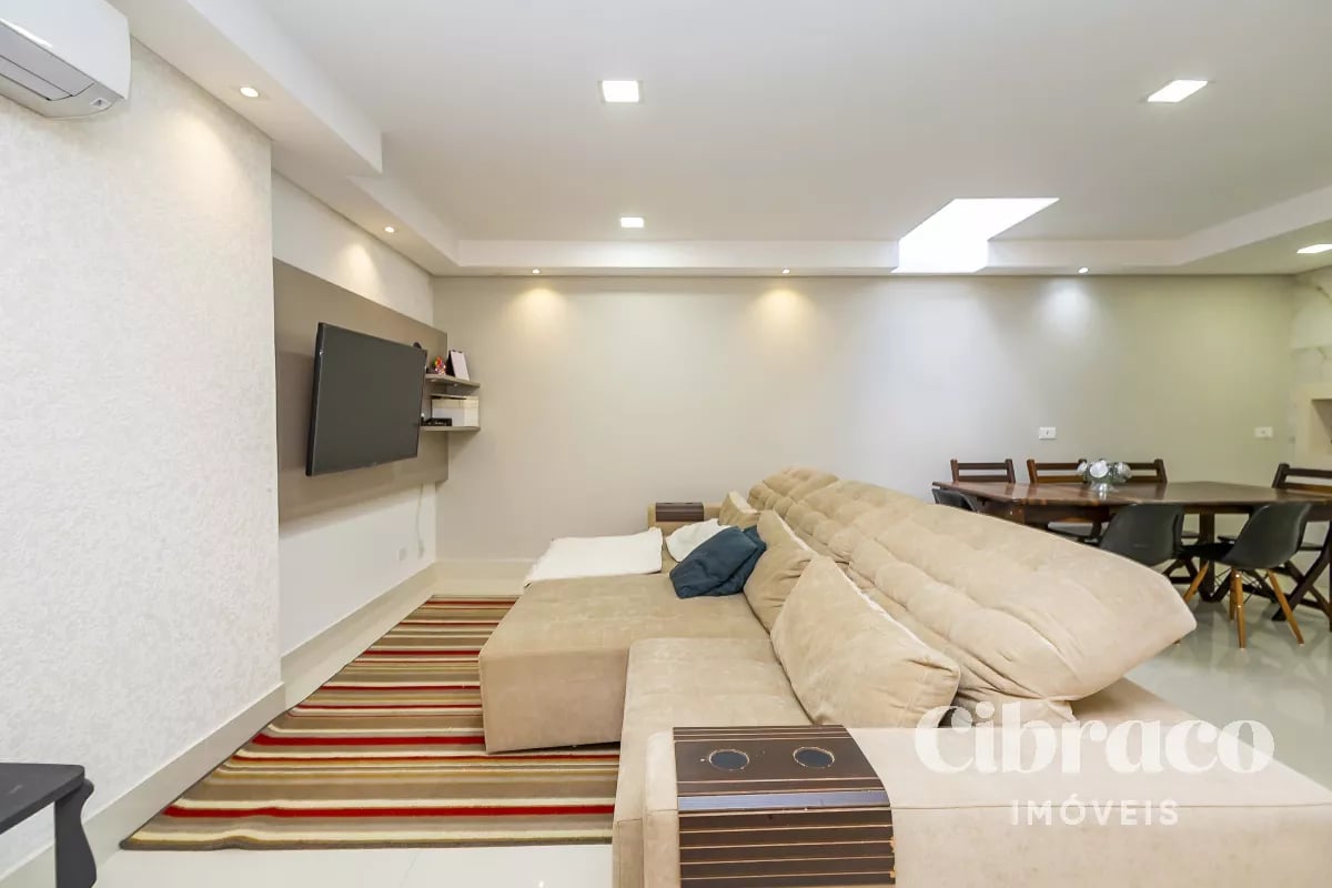 Sobrado com 190m² no Bacacheri