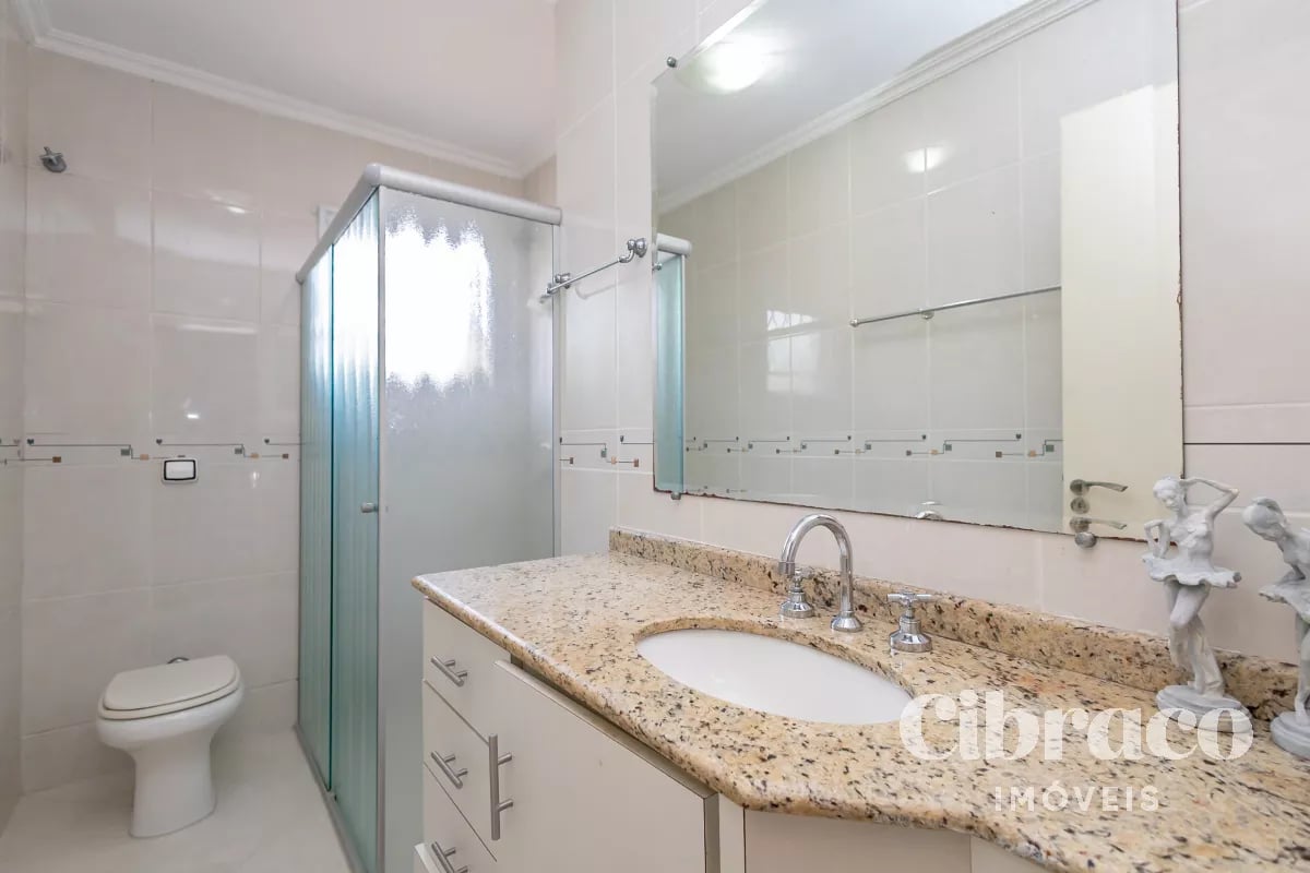 Sobrado com 190m² no Bacacheri
