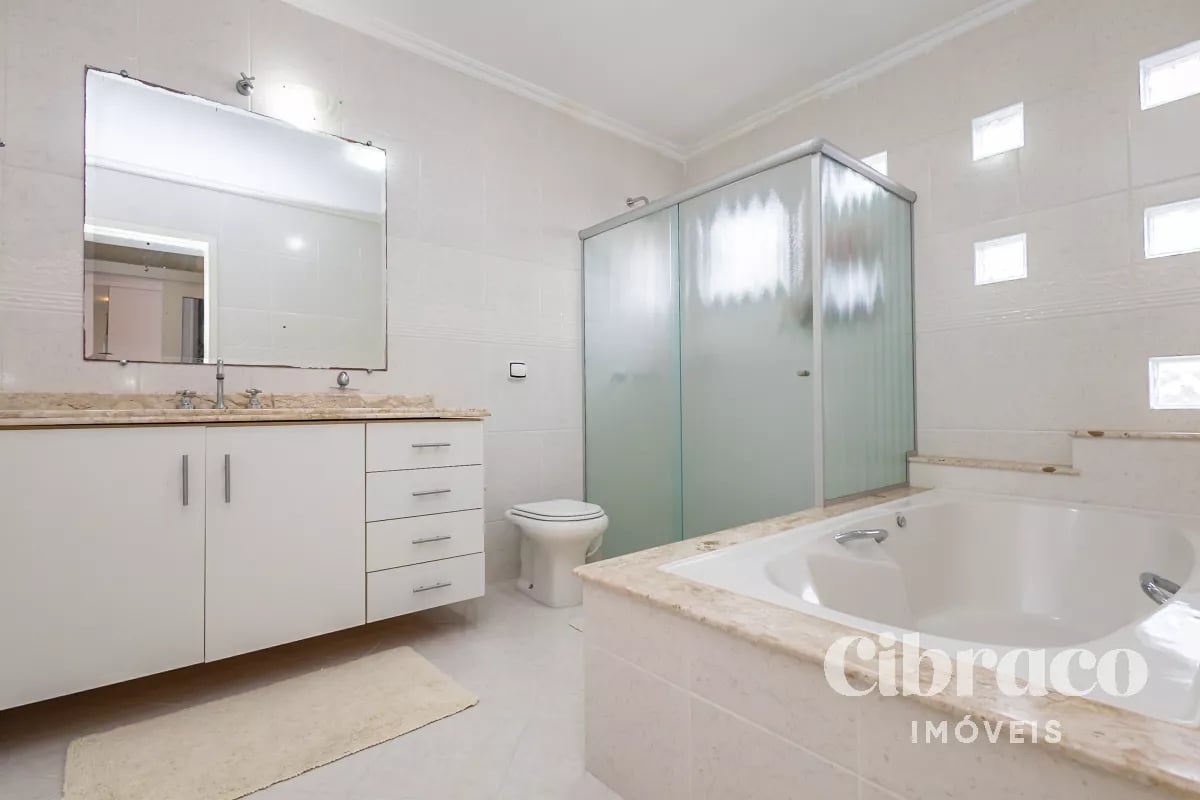 Sobrado com 190m² no Bacacheri
