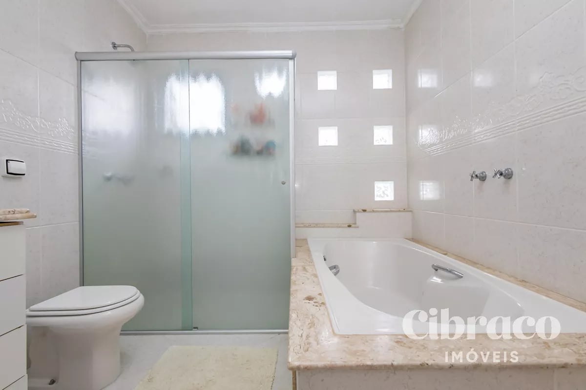Sobrado com 190m² no Bacacheri