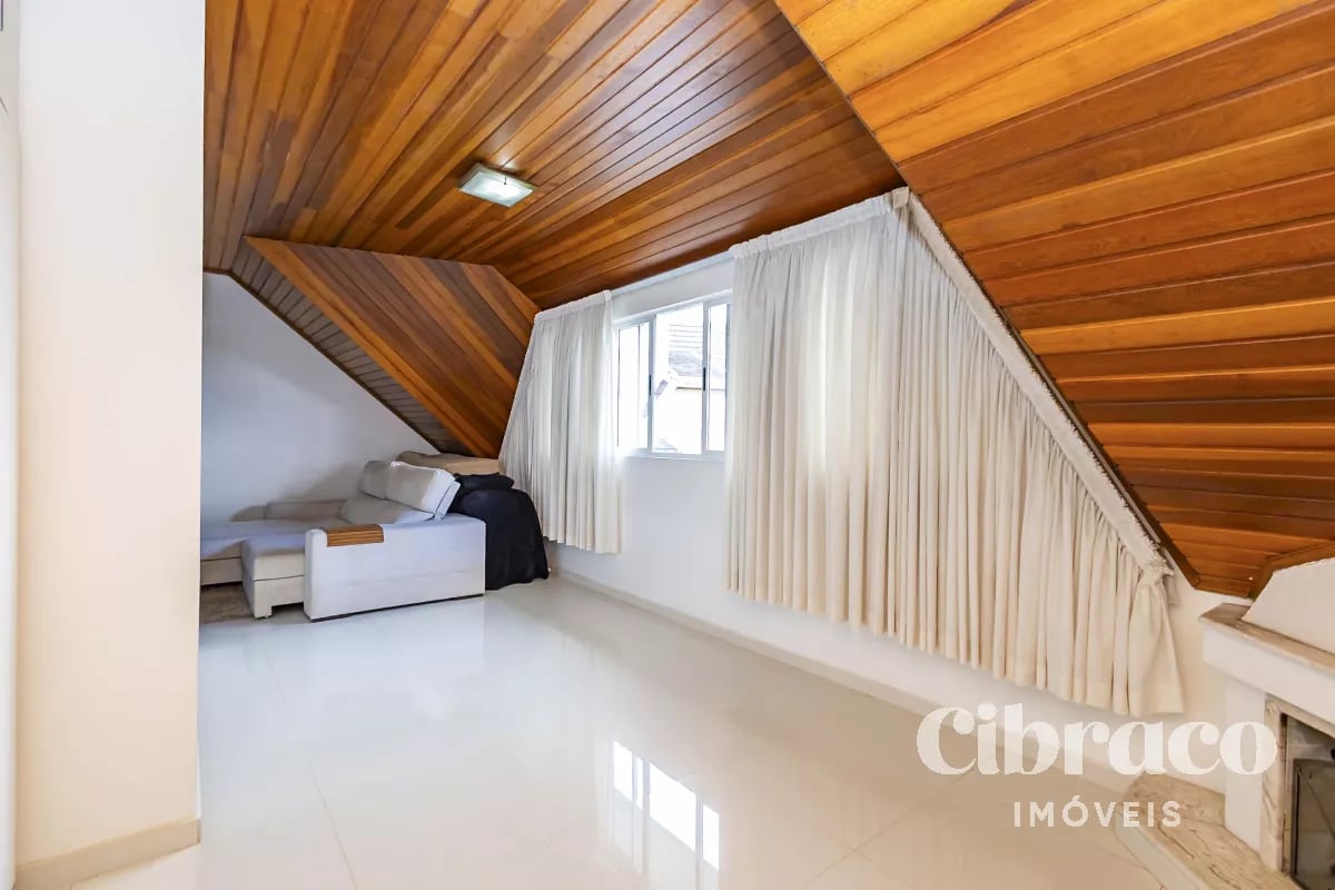 Sobrado com 190m² no Bacacheri