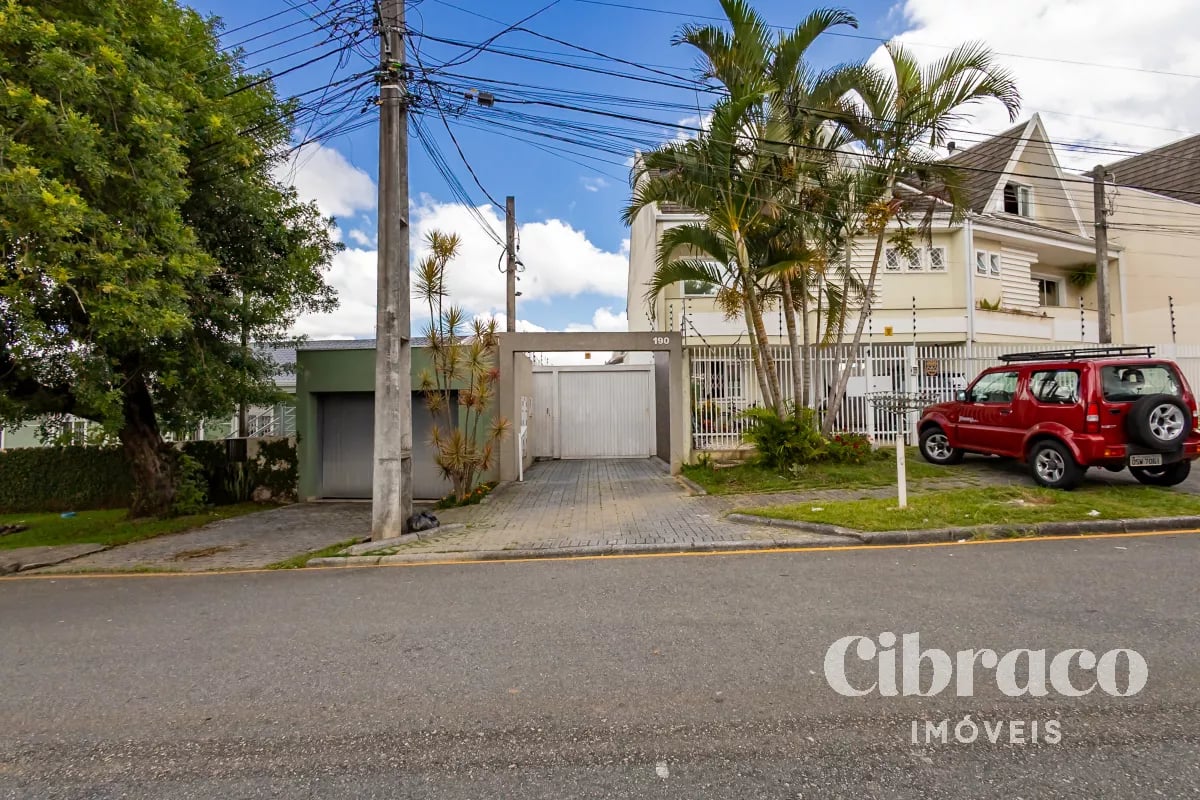 Sobrado com 190m² no Bacacheri