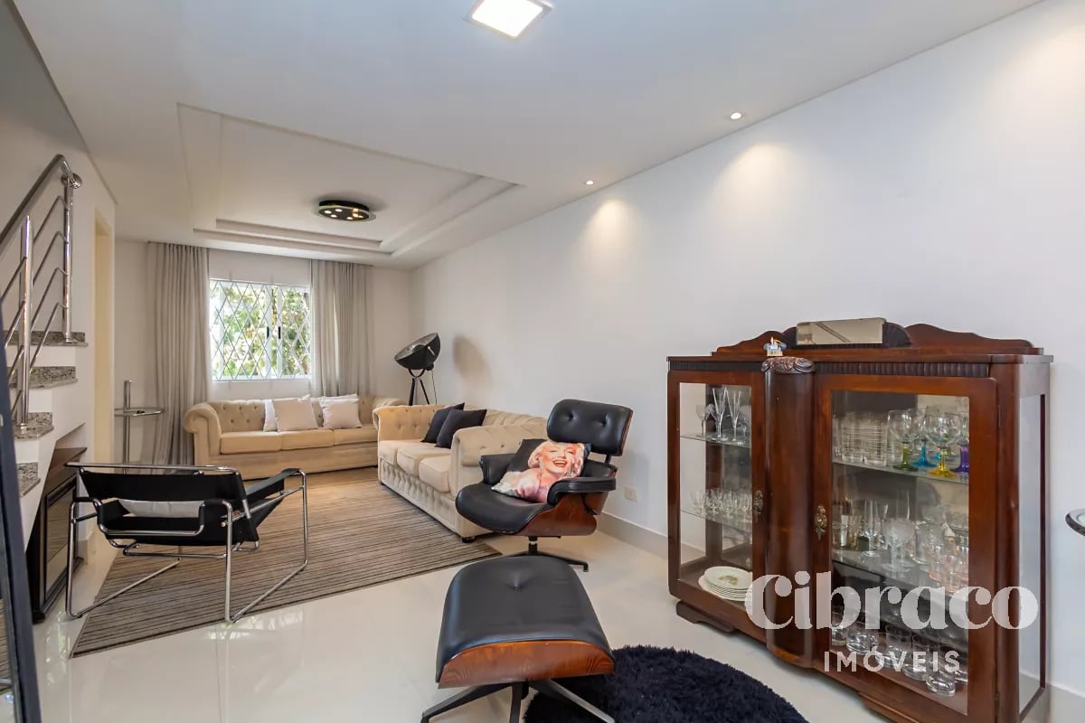 Sobrado com 190m² no Bacacheri