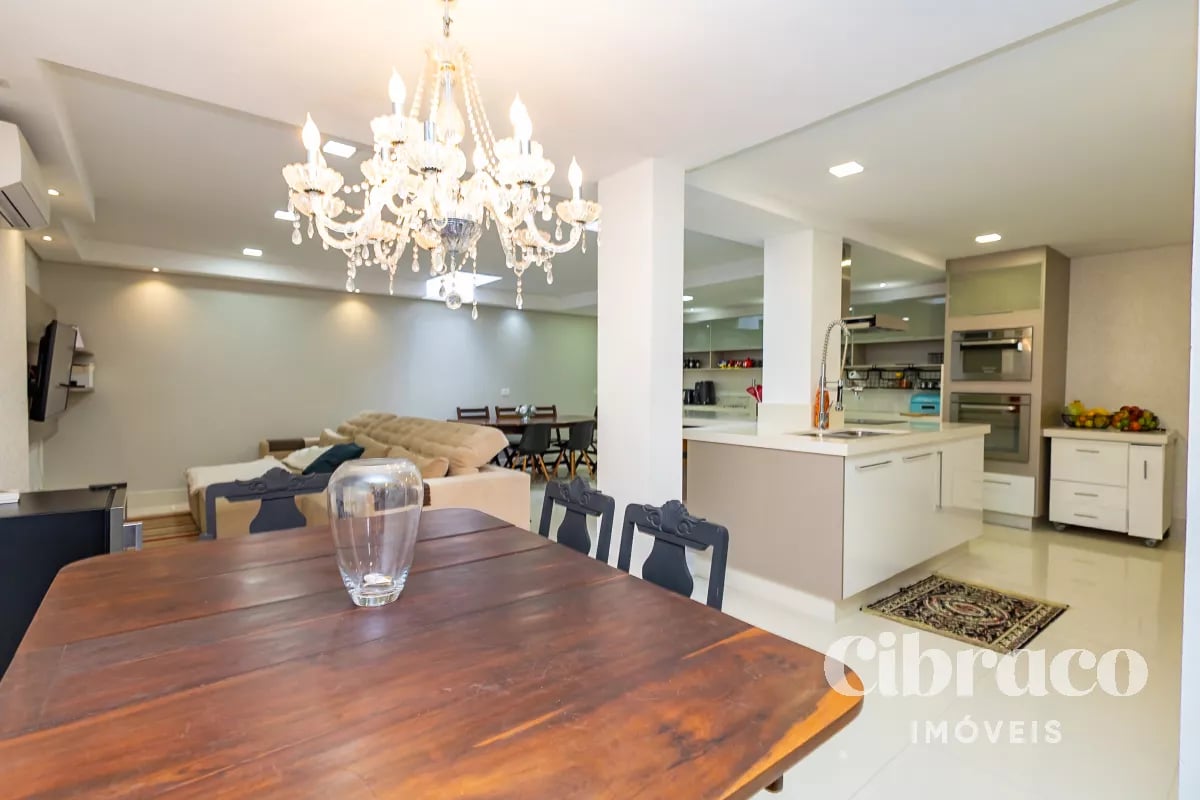 Sobrado com 190m² no Bacacheri