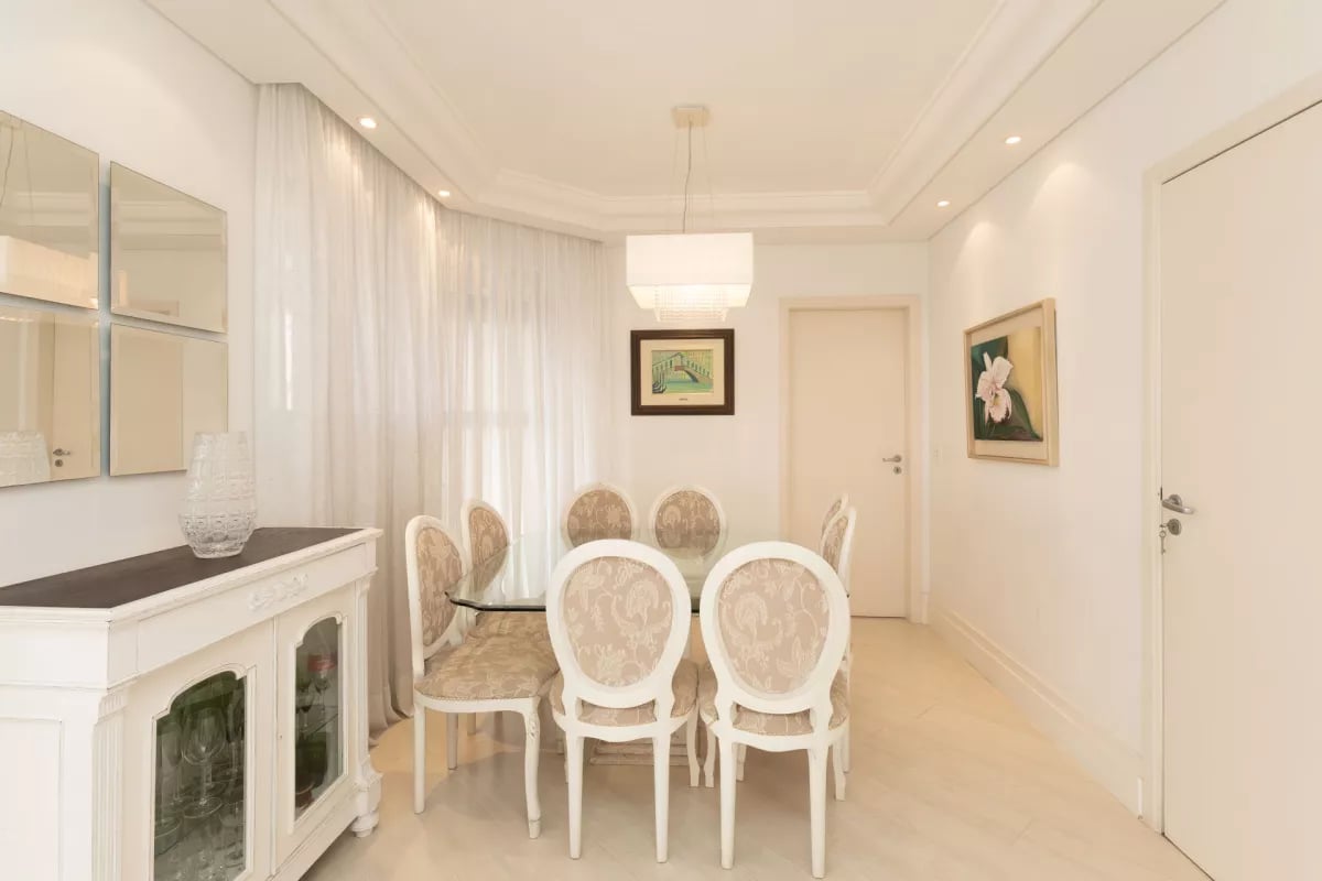 Apartamento BIGORRILHO com 181,30m²