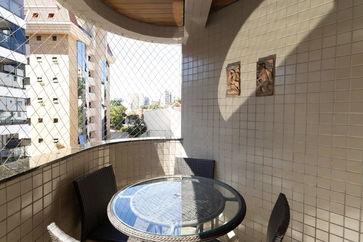 Apartamento BIGORRILHO com 181,30m²