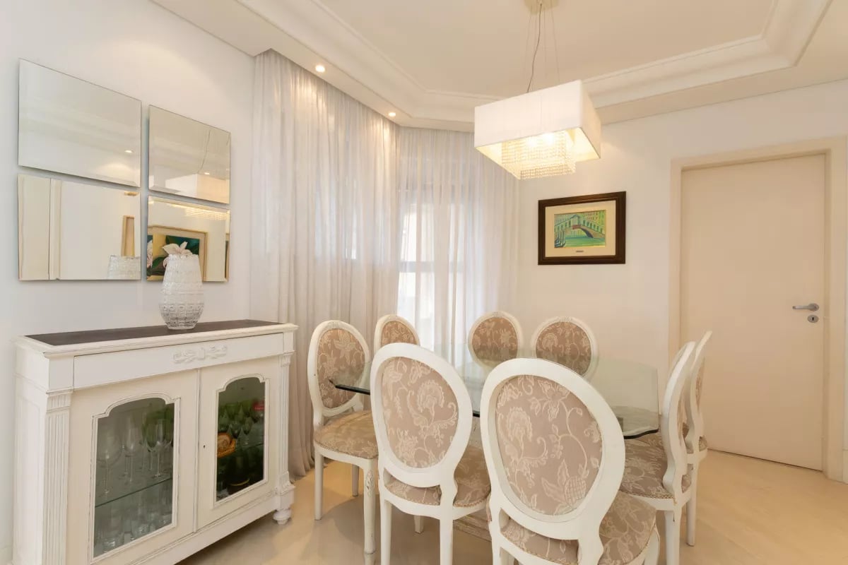 Apartamento BIGORRILHO com 181,30m²