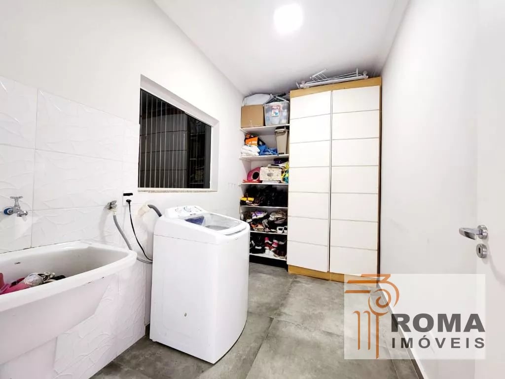 SOBRADO TRIPLEX SEMIMOBILIADO EM CONDOMÍNIO!