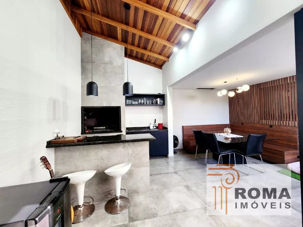 SOBRADO TRIPLEX SEMIMOBILIADO EM CONDOMÍNIO!
