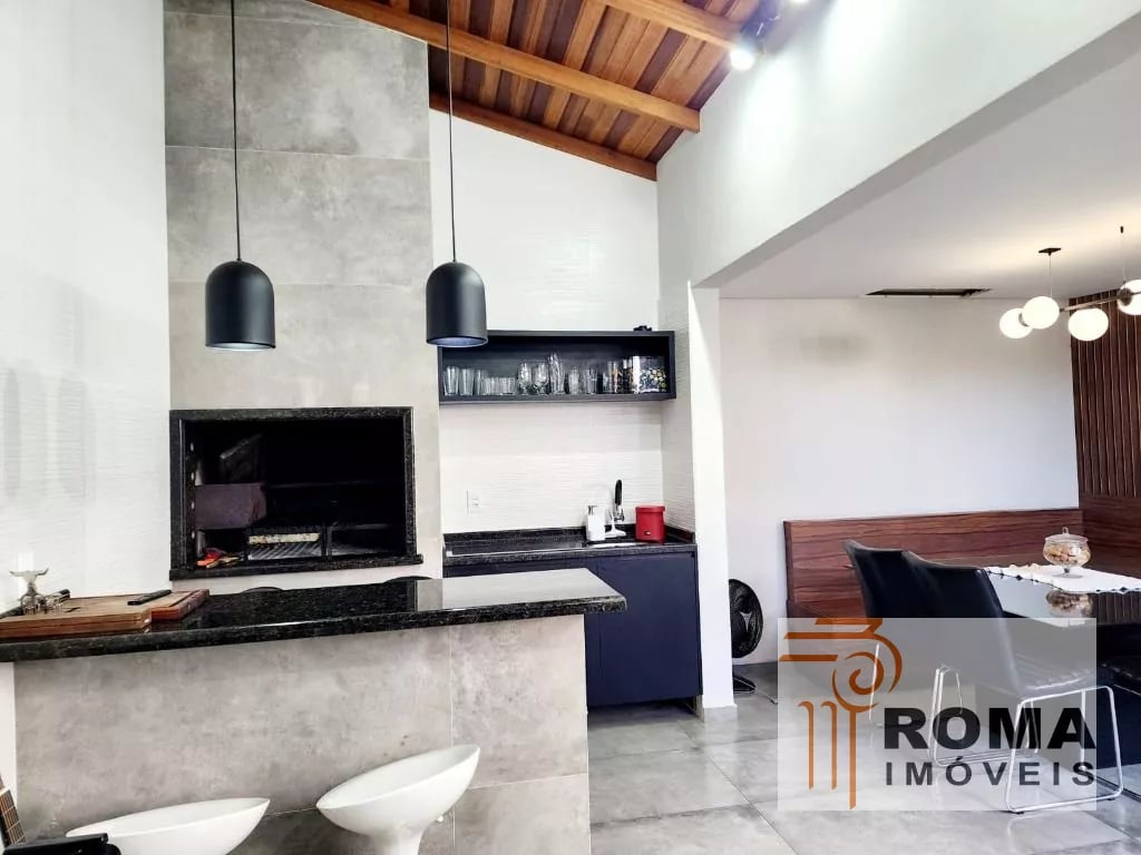 SOBRADO TRIPLEX SEMIMOBILIADO EM CONDOMÍNIO!