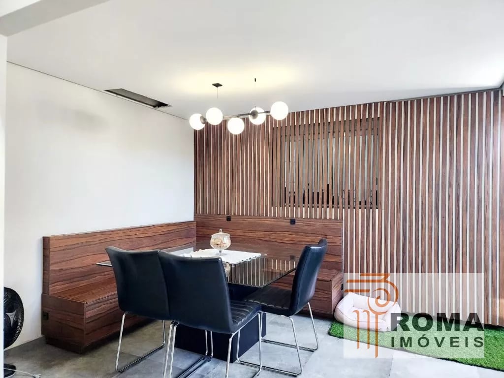 SOBRADO TRIPLEX SEMIMOBILIADO EM CONDOMÍNIO!