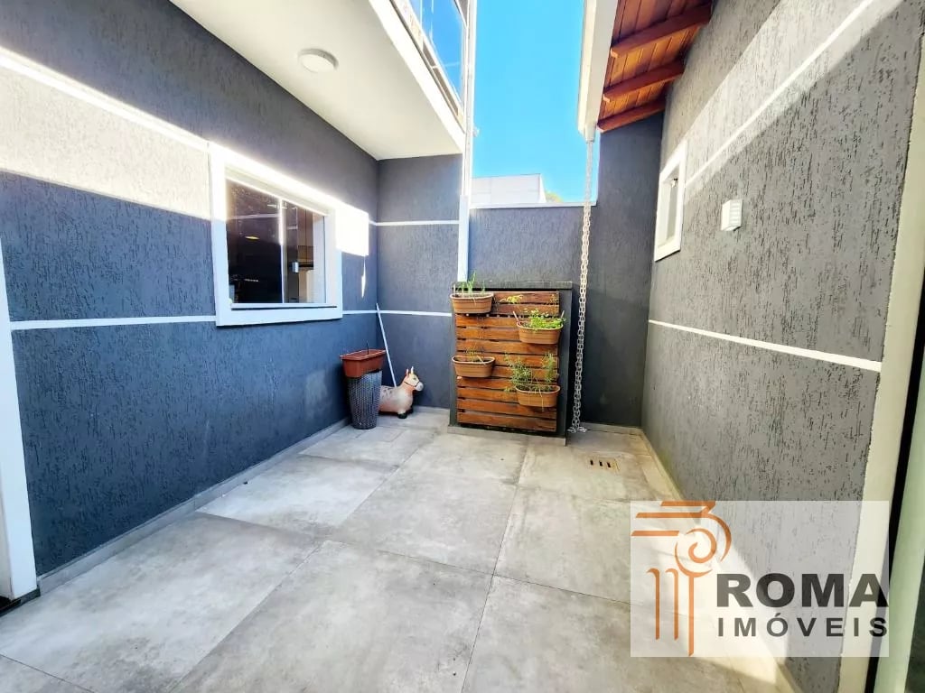 SOBRADO TRIPLEX SEMIMOBILIADO EM CONDOMÍNIO!