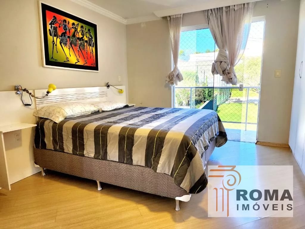 SOBRADO TRIPLEX SEMIMOBILIADO EM CONDOMÍNIO!