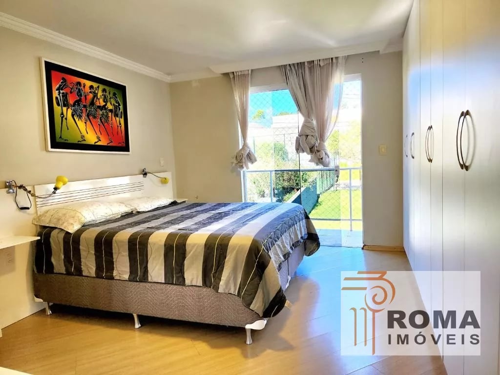 SOBRADO TRIPLEX SEMIMOBILIADO EM CONDOMÍNIO!